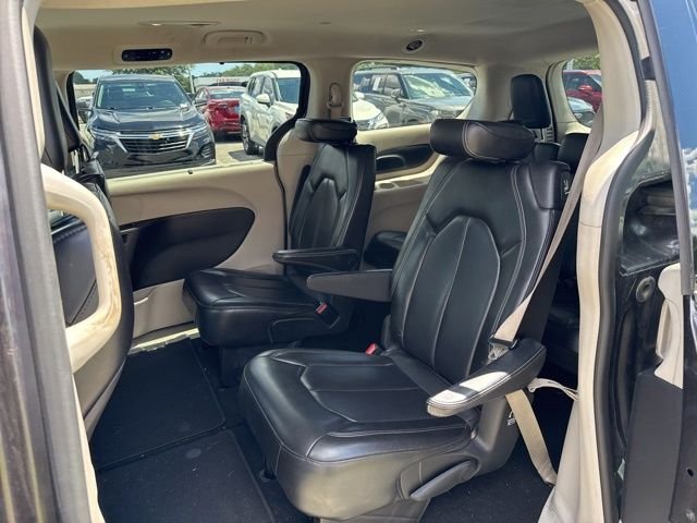 Used 2021 Gray Chrysler LXI image 21