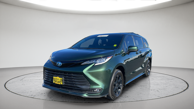 2025 Toyota Sienna Woodland Edition