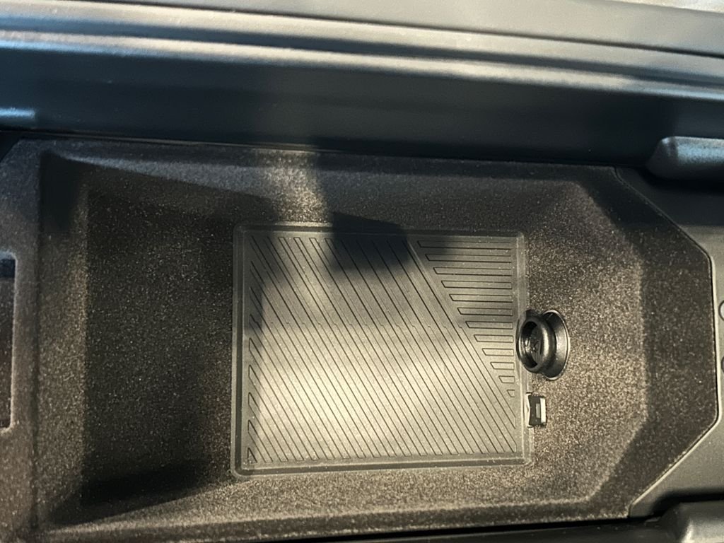 New 2027 Carbon Black Metallic BMW Base image 30