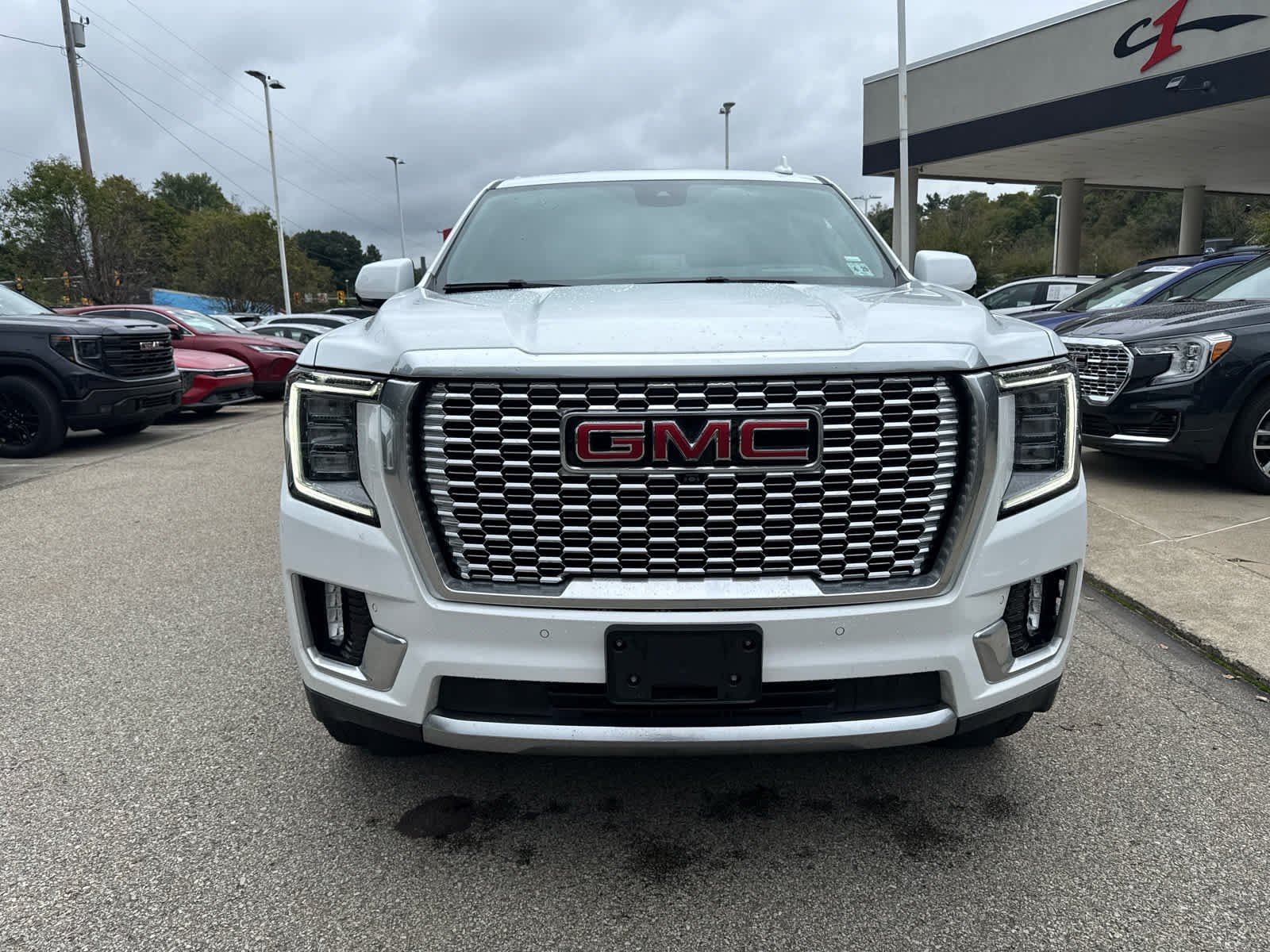 Used 2024 Summit White GMC Denali image 2