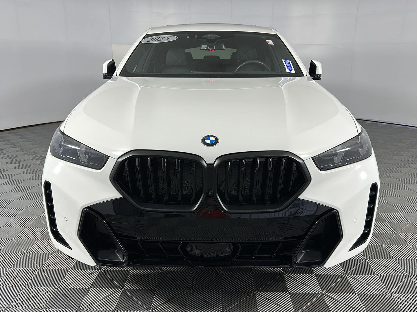 Used 2025 Alpine White BMW xDrive40i image 5