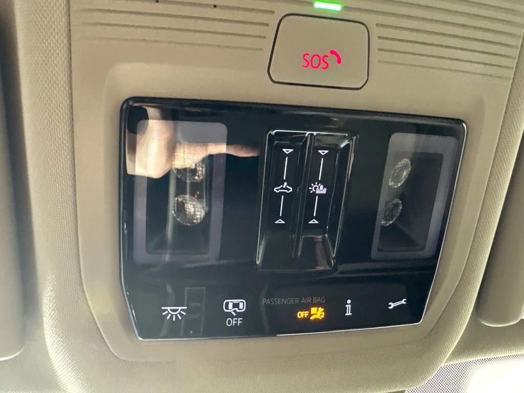 New 2026 Black Volkswagen 2.0T SE w/Technology image 26