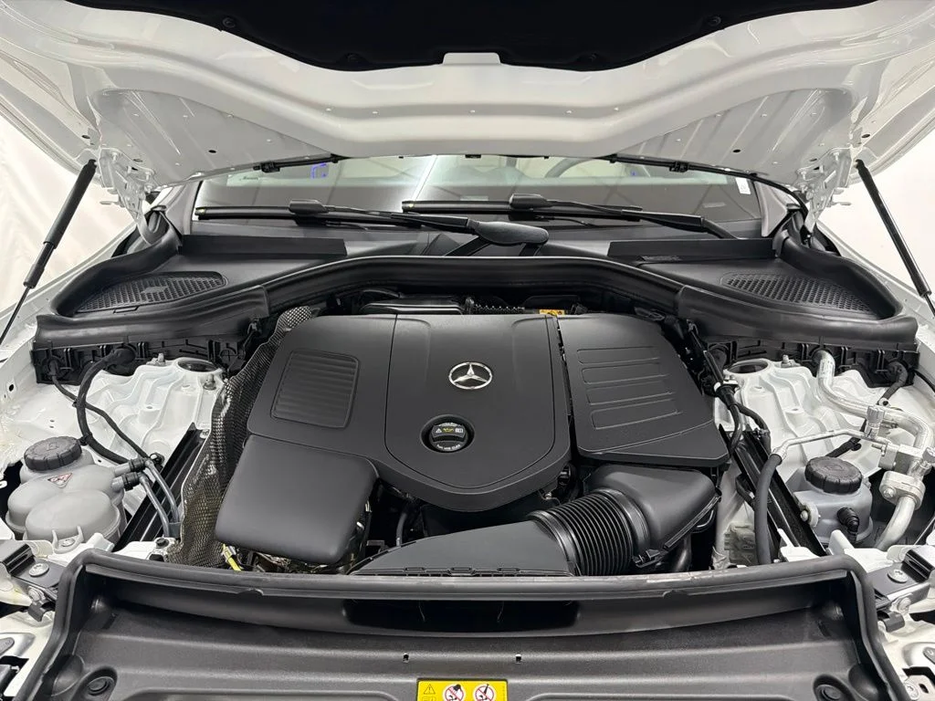 New 2027 White Mercedes-Benz GLC 300 image 29