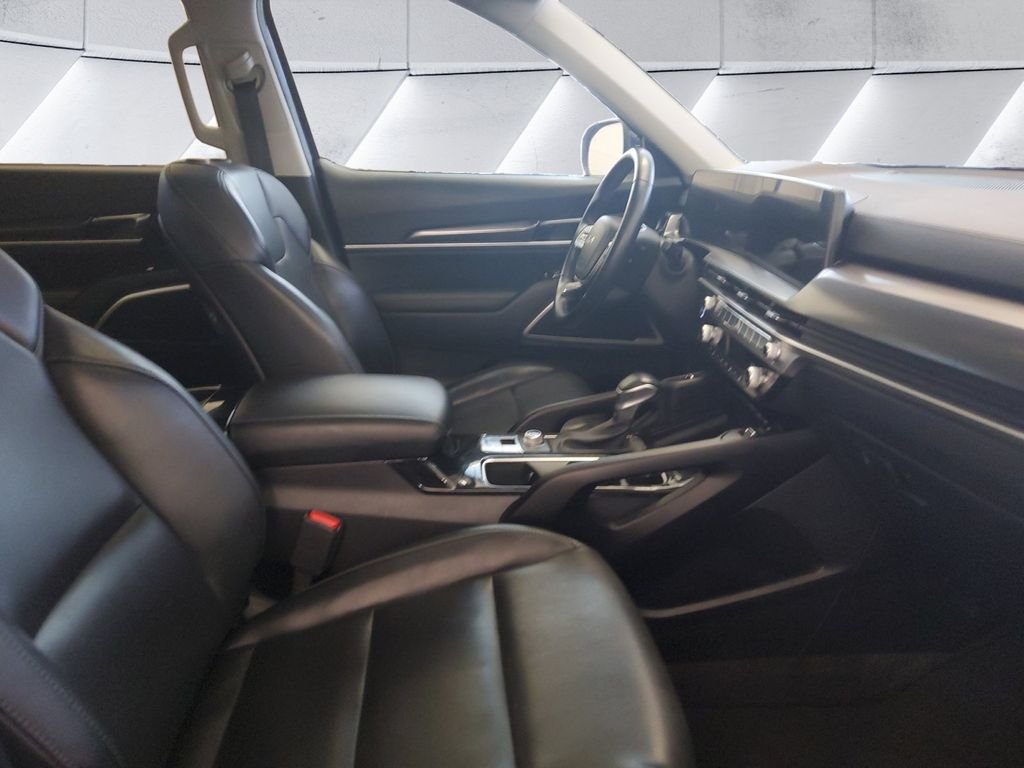 Used 2025 Black Kia S image 13