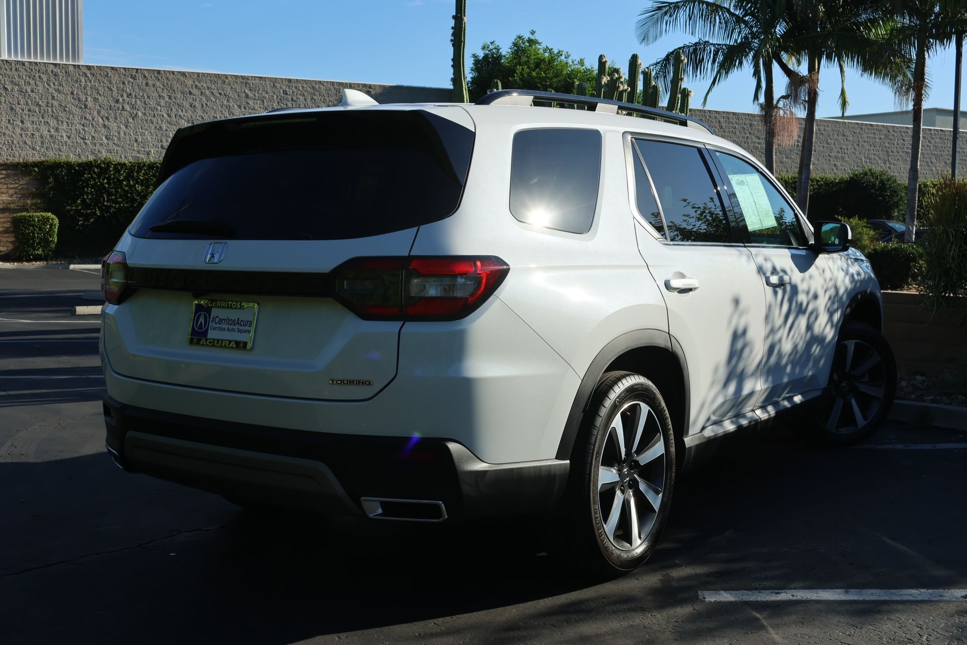 Used 2025  Honda Touring image 2