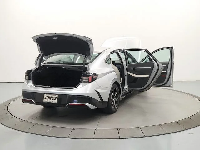 Used 2025 Silver Hyundai SEL image 15