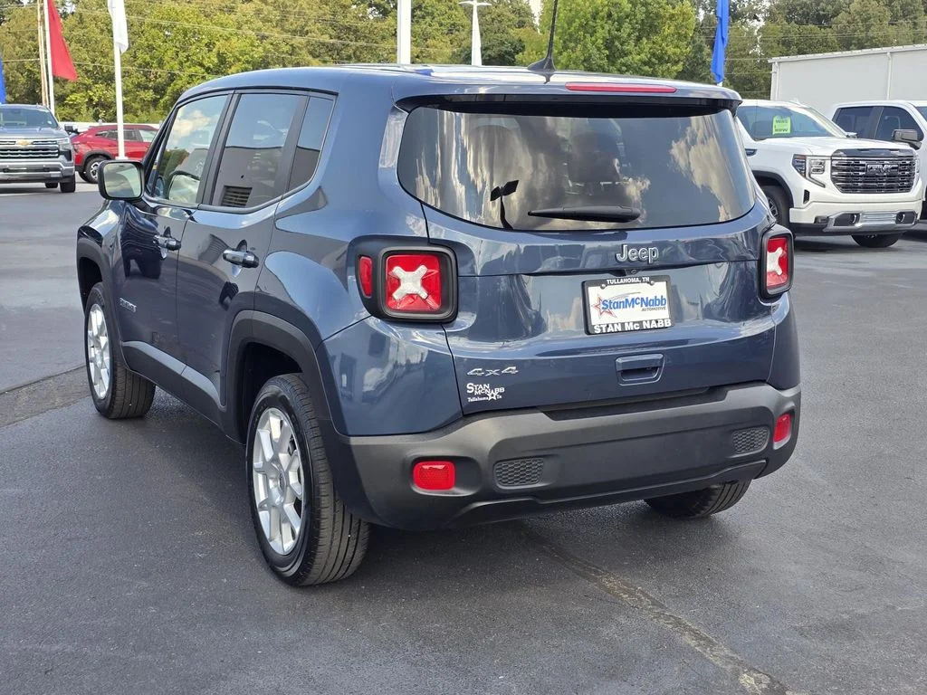 Used 2023 Slate Blue Pearlcoat Jeep Latitude image 5