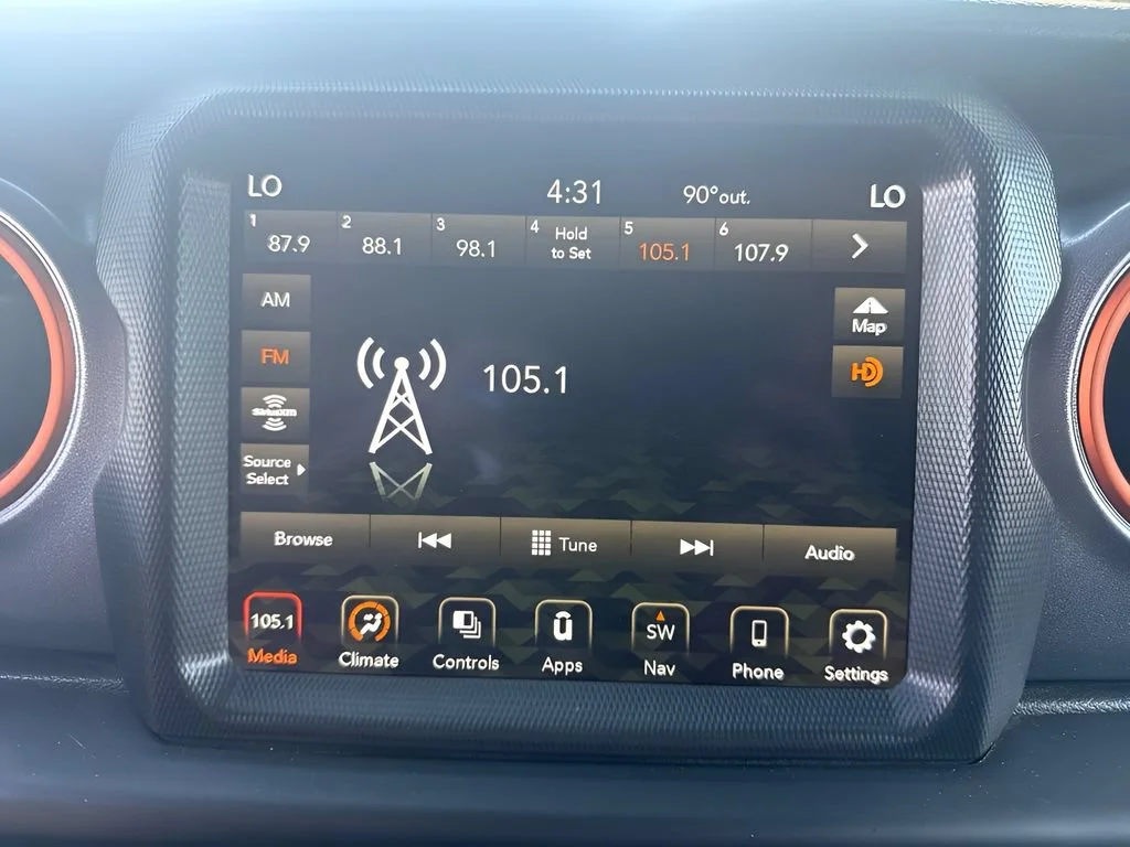 Used 2023  Jeep Mojave image 17