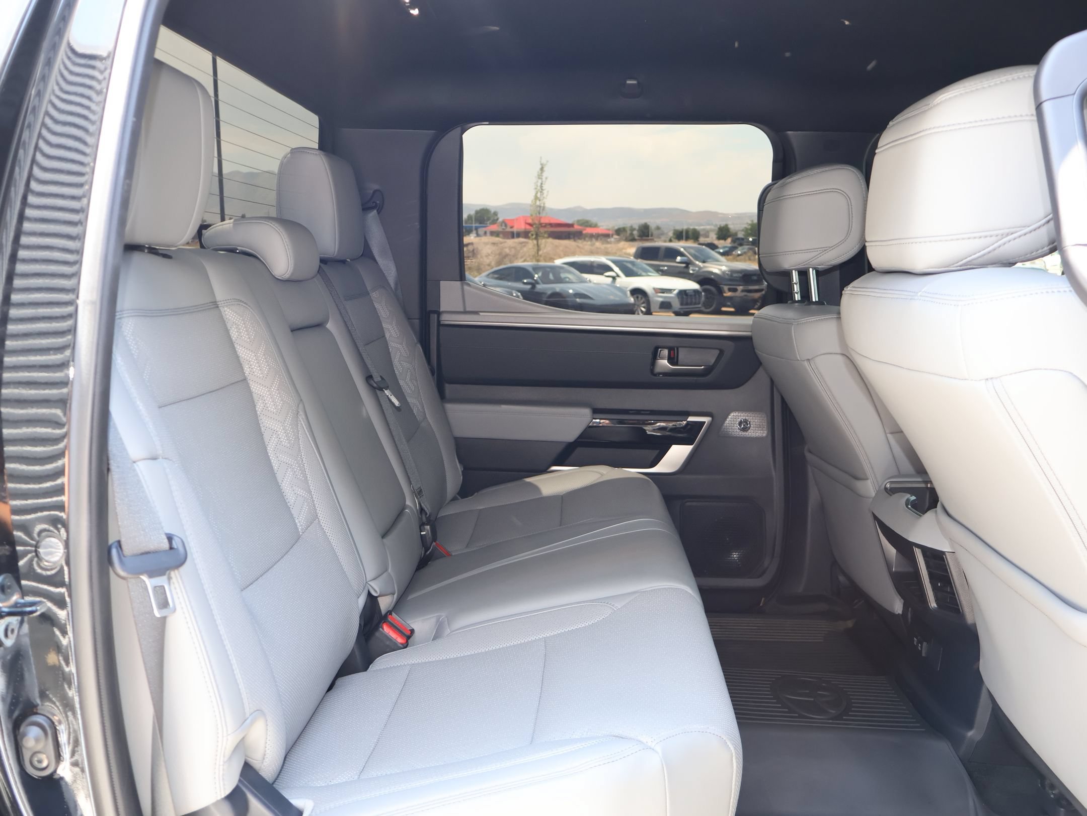 2025 Toyota Tundra Limited - Photo 24