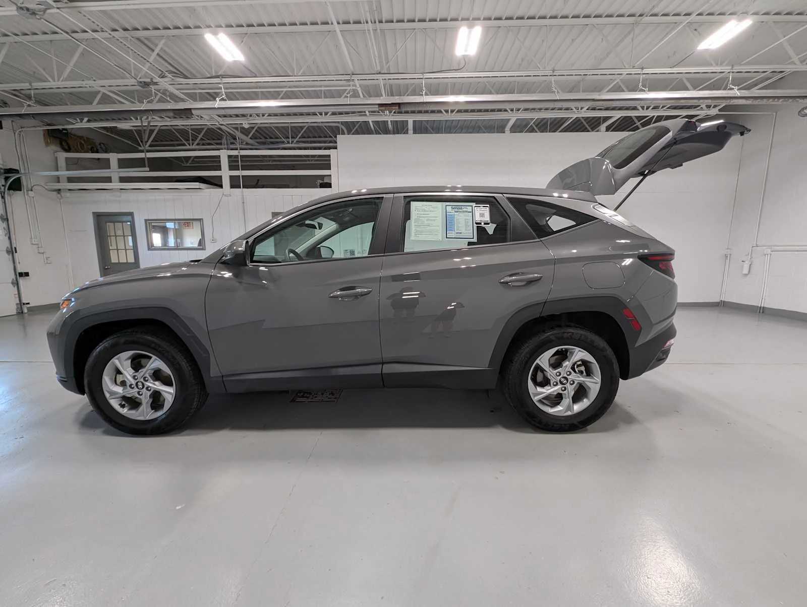 Used 2024 Hampton Gray Hyundai SE image 12
