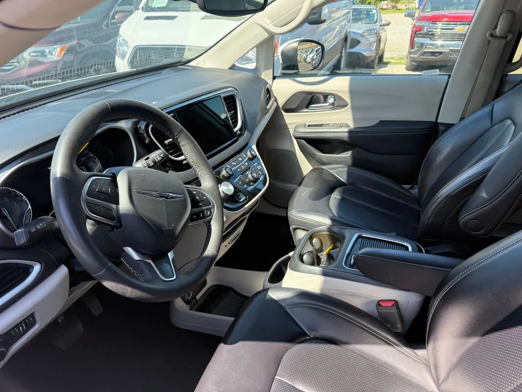Used 2023 White Chrysler Touring L image 25