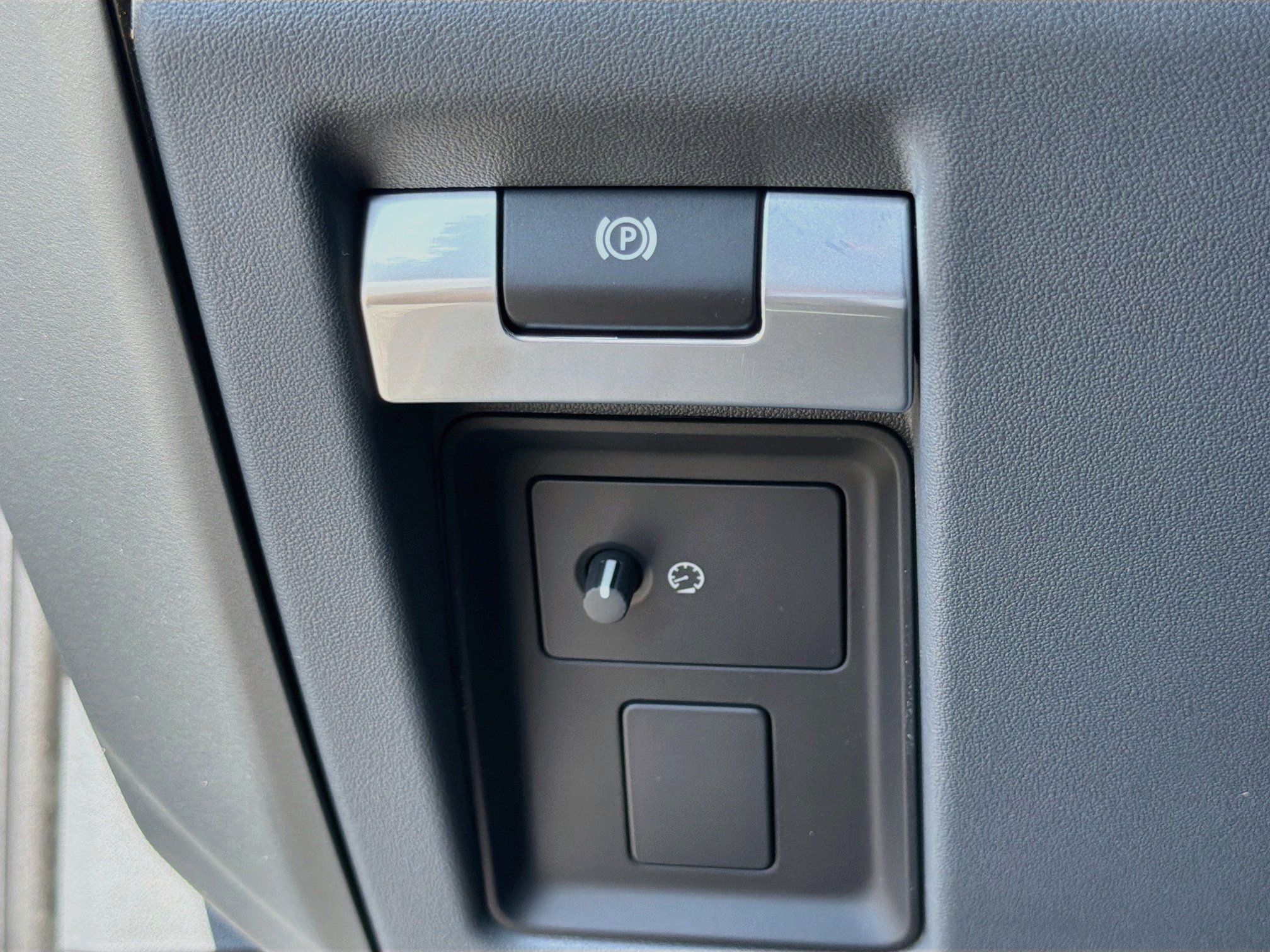 New 2026 Carpathian Grey Land Rover S image 36