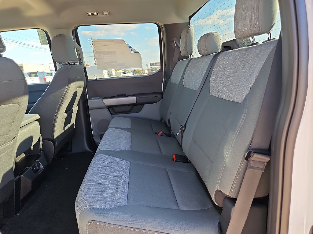 New 2027 Oxford White Ford F-250® XLT image 18