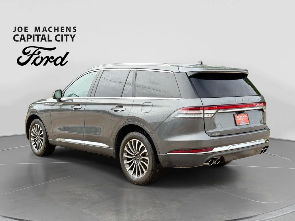 Used 2023 Metallic Lincoln Standard image 7