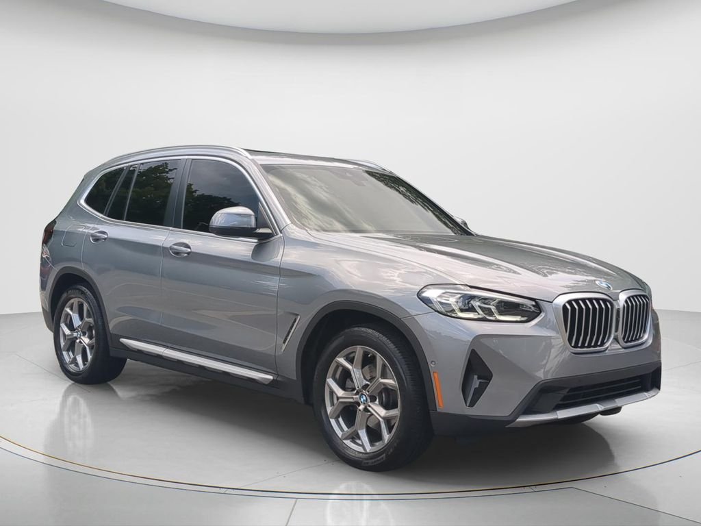 Used 2024 Gray BMW sDrive30i image 3