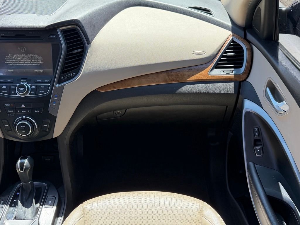 Used 2014 Red Hyundai Base image 17