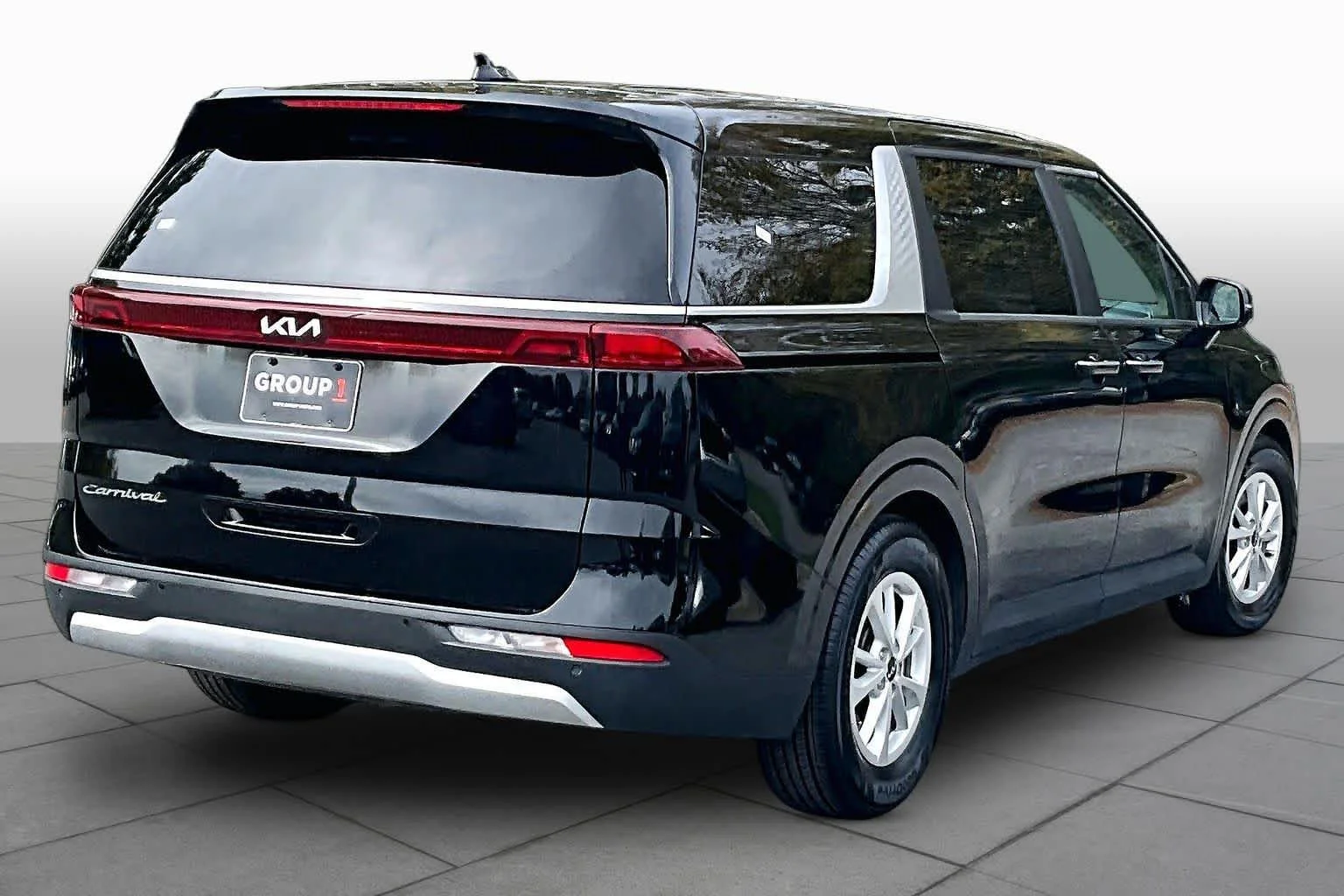 Used 2022 Aurora Black Kia LXS image 12
