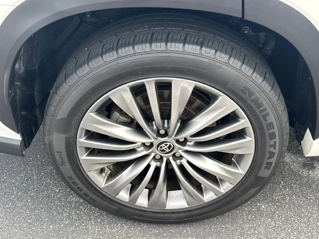 Used 2020 White Toyota Platinum image 17