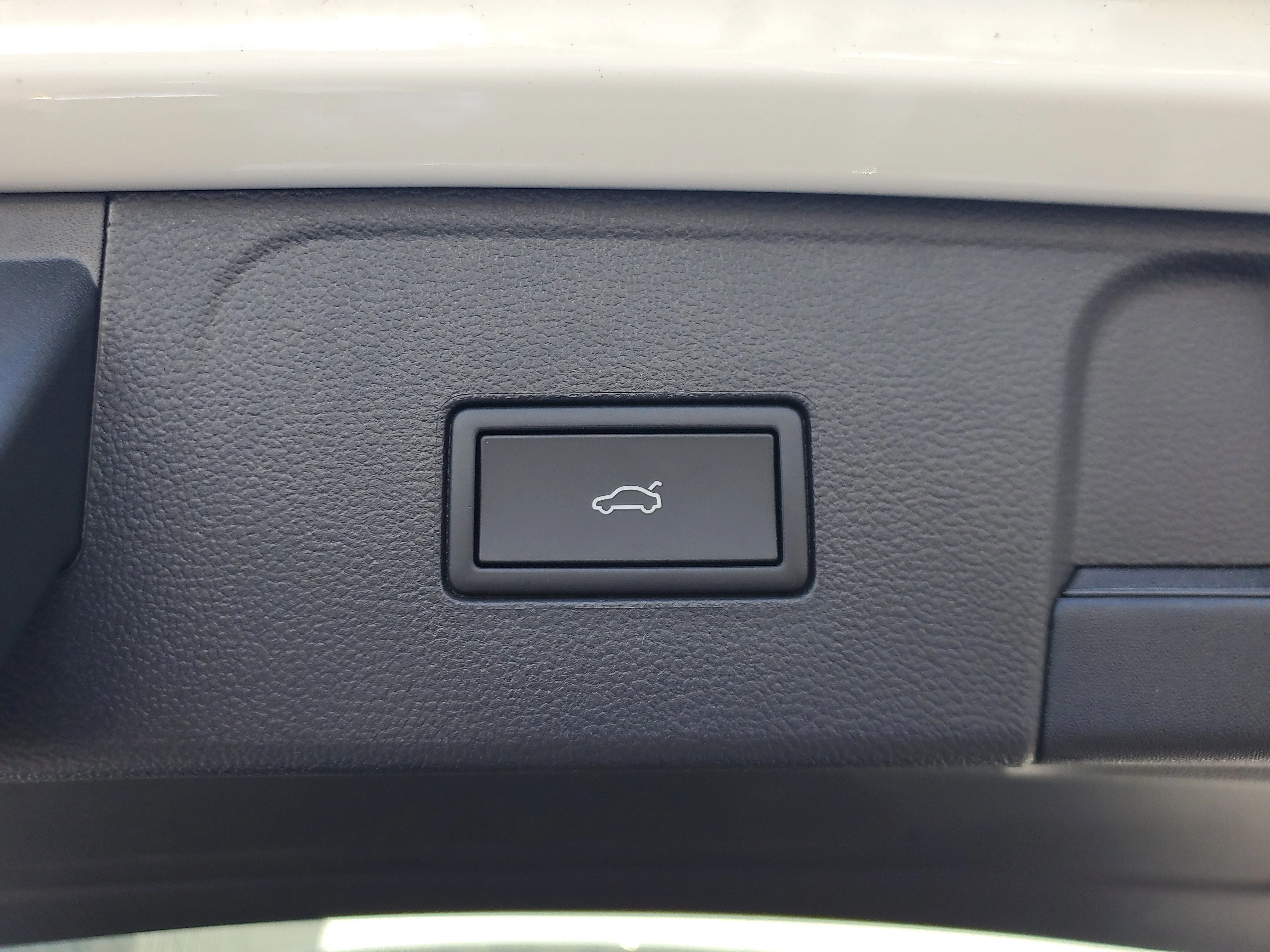 New 2026 White Volkswagen 2.0T SEL image 8