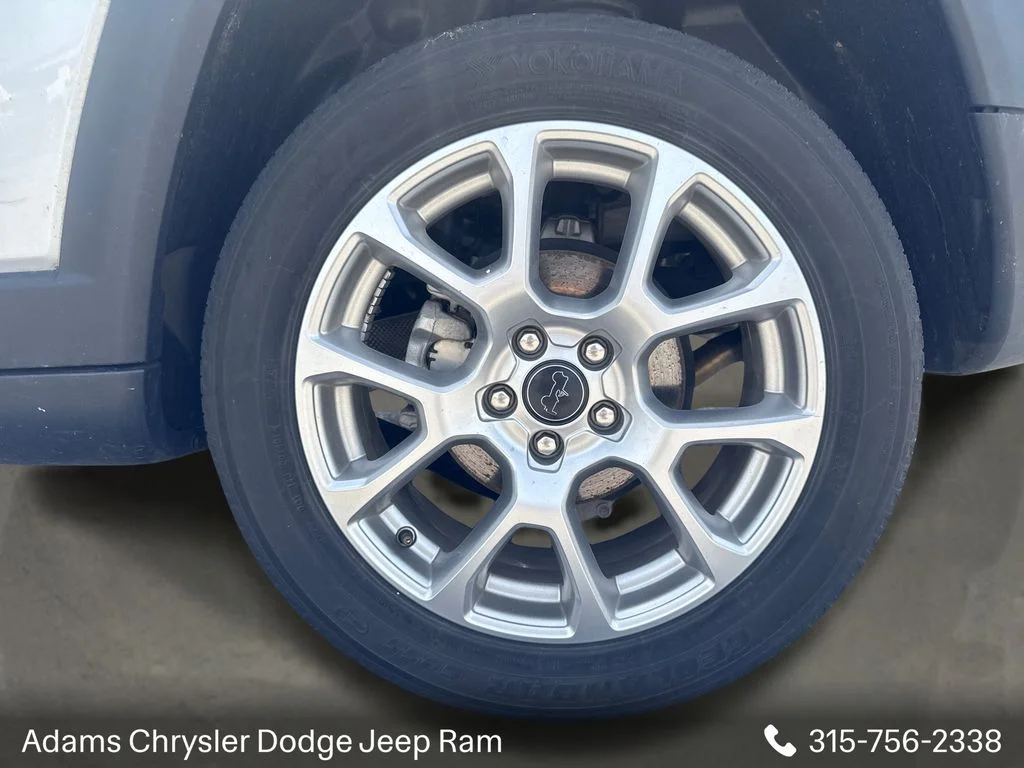 Used 2025 Silver Jeep Limited image 23