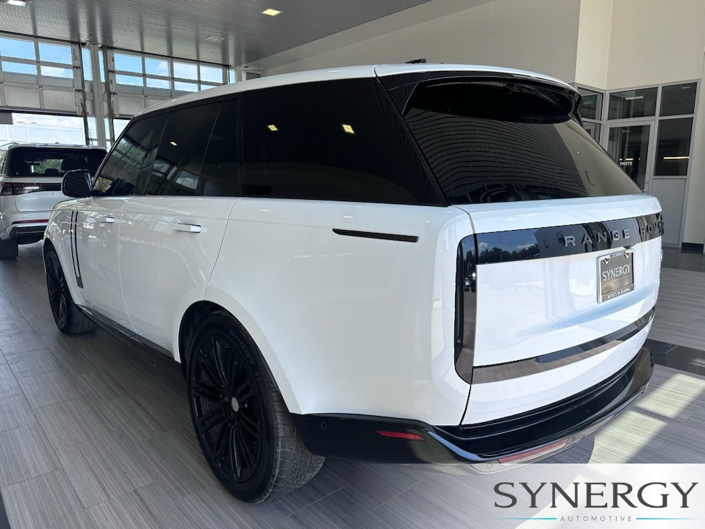 Used 2023 Fuji White Land Rover SE image 13