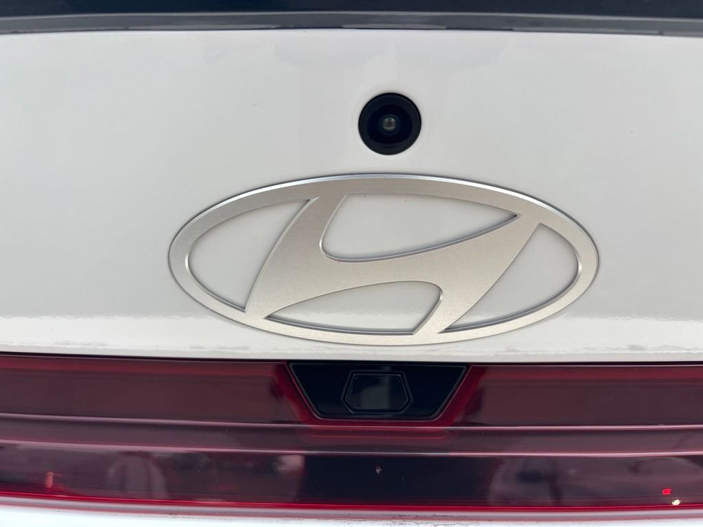 Used 2025 White Hyundai SEL Sport image 14