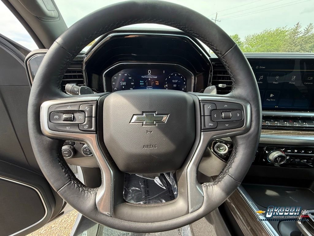 Used 2022 White Chevrolet RST image 8