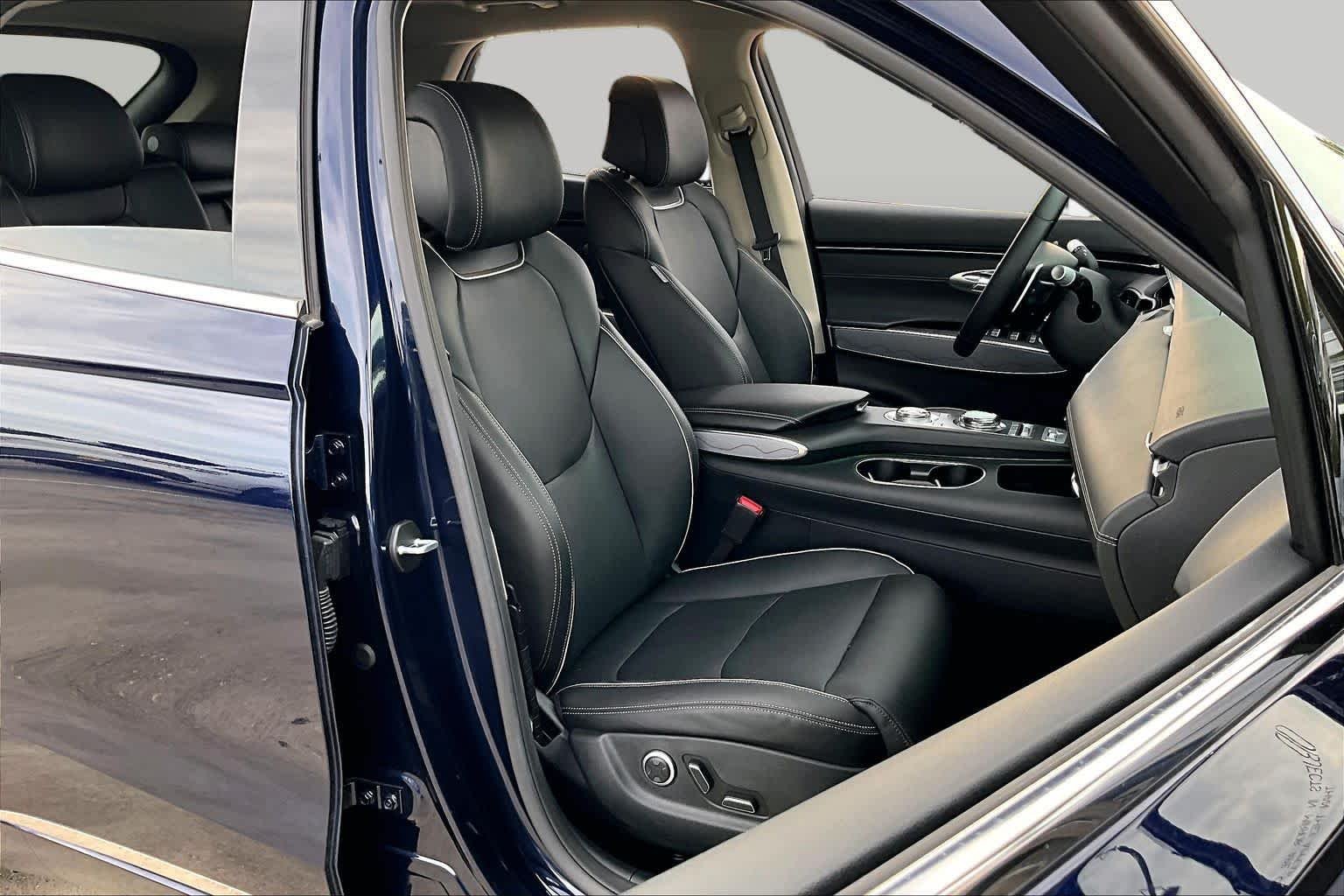 Used 2024 Capri Blue Genesis 2.5T image 9