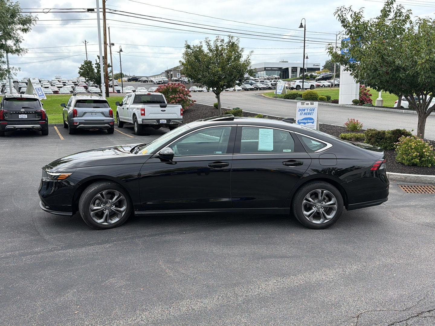 Used 2023 Crystal Black Pearl Honda EX image 4