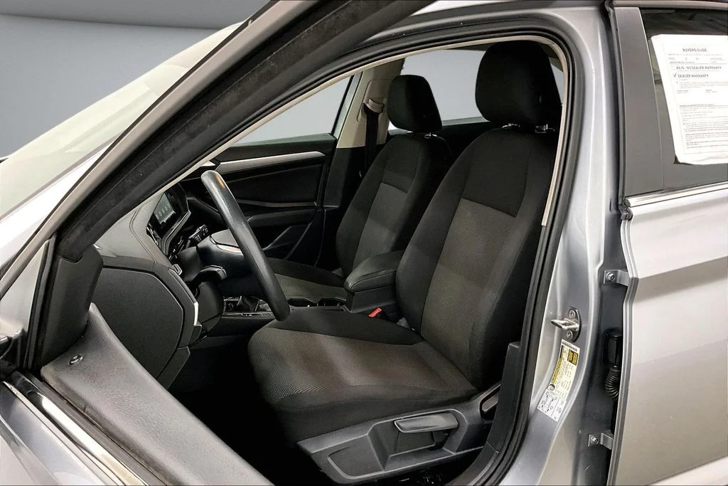 Used 2020 Silver Volkswagen 1.4T S image 21