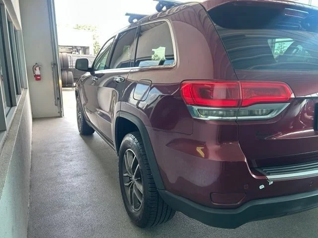 Used 2017 Velvet Red Pear Jeep Limited image 9