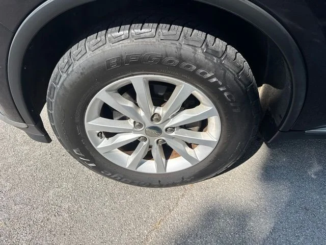 Used 2014 Black Dodge SXT image 16