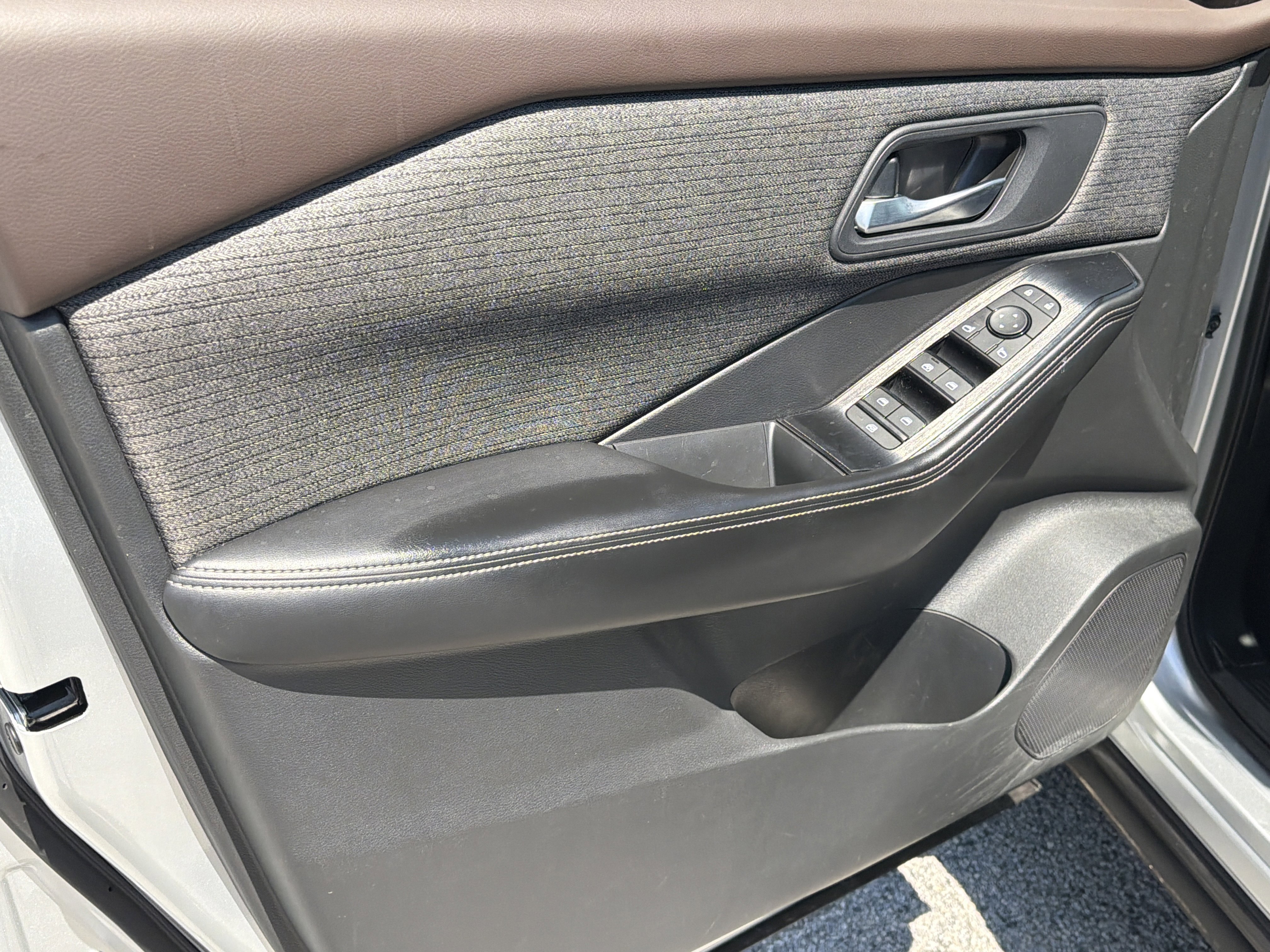 Used 2021 Brilliant Silver Metallic Nissan SV image 14