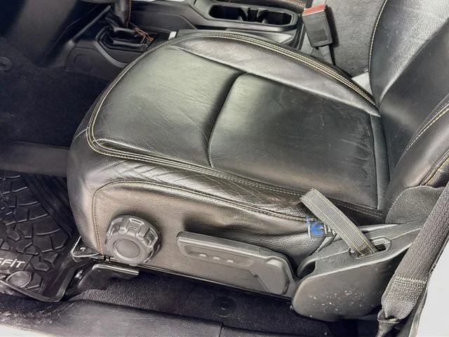 Used 2021 White Jeep Mojave image 19