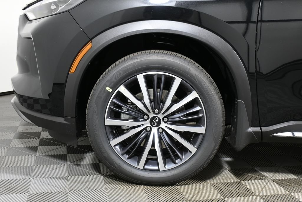 Certified Used 2025 Black INFINITI Sensory image 11