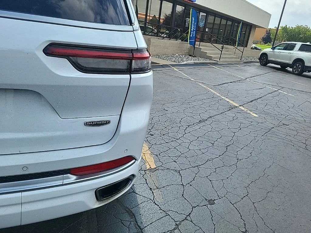 Used 2021 Bright White Clearcoat Jeep Summit image 7
