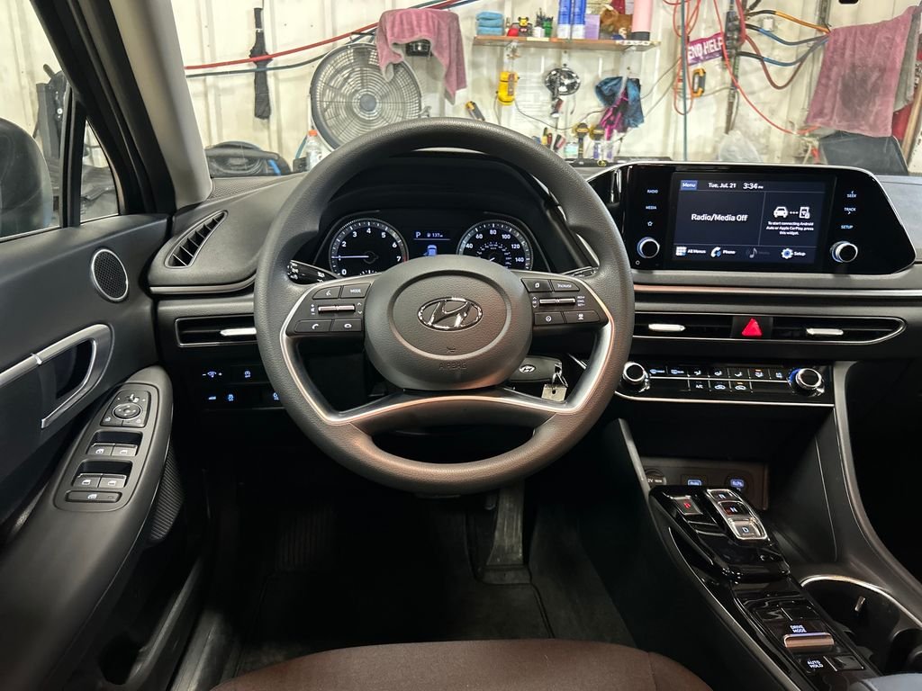 Certified Used 2022 Black Hyundai SE image 17
