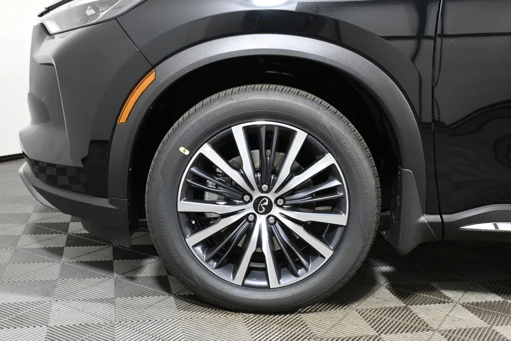 Used 2025 Black INFINITI Sensory image 11