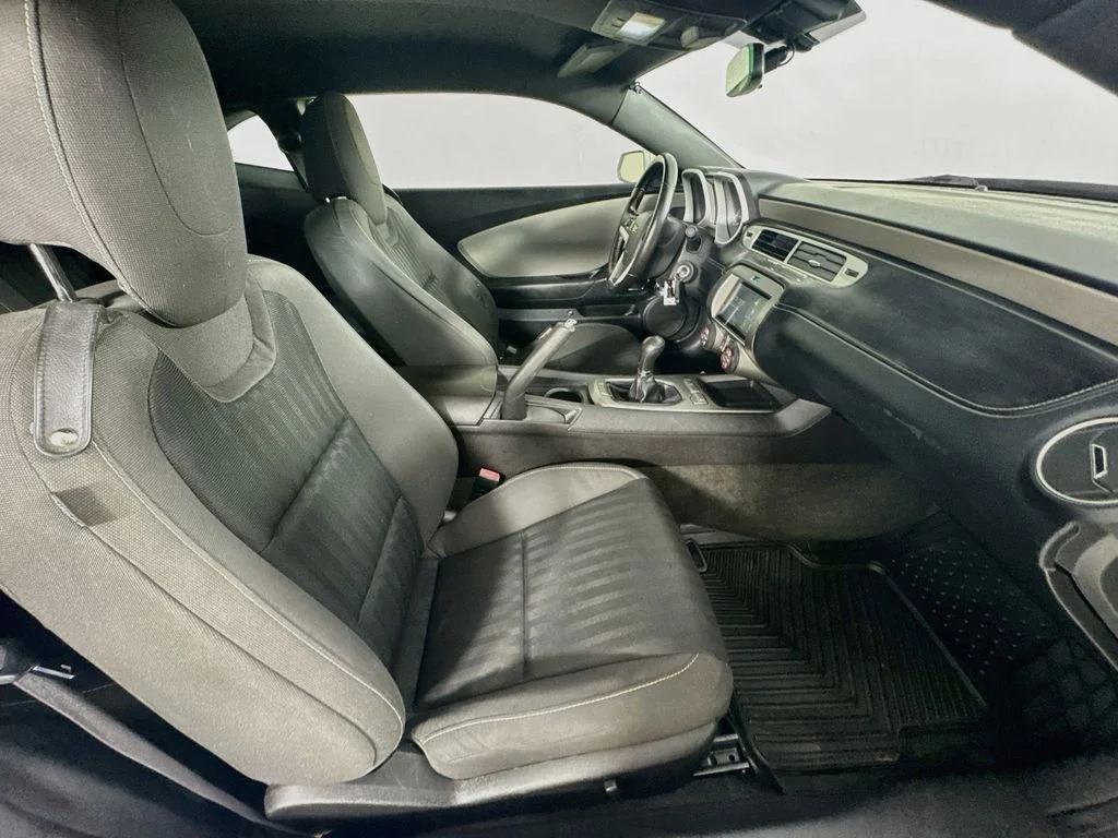 Used 2014 Silver Chevrolet 1LS image 30