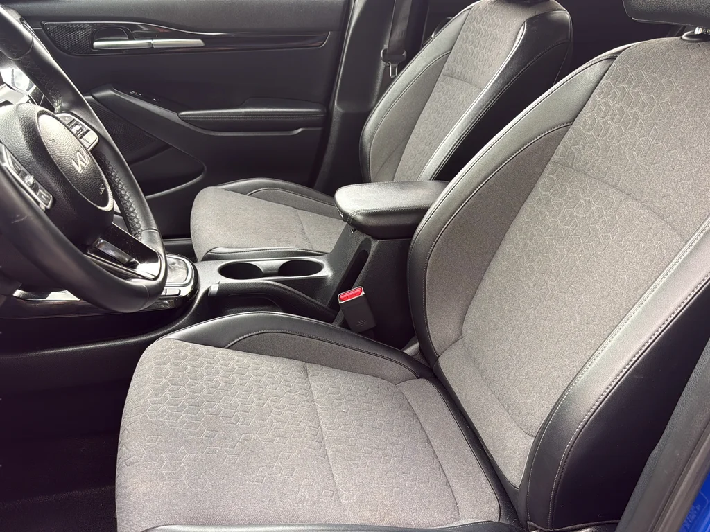 Used 2024 Blue Kia S image 17
