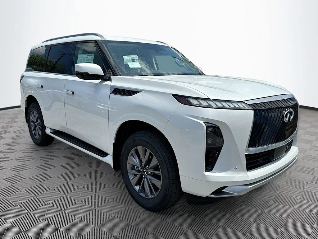 New 2026 RADIANT WHITE INFINITI Pure 2WD image 3