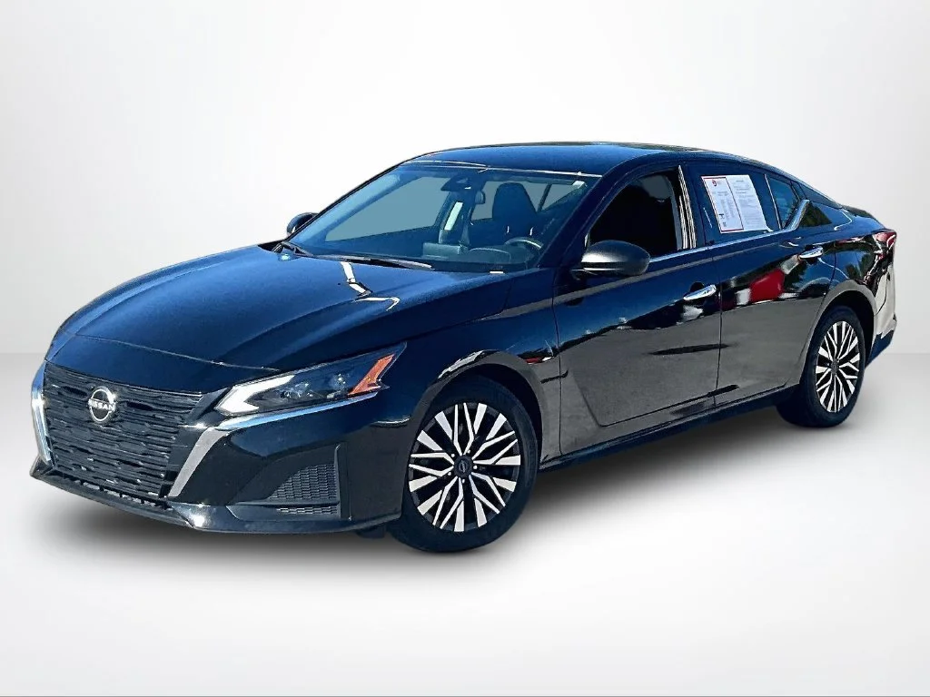Used 2024 Black Nissan 2.5 SV image 2