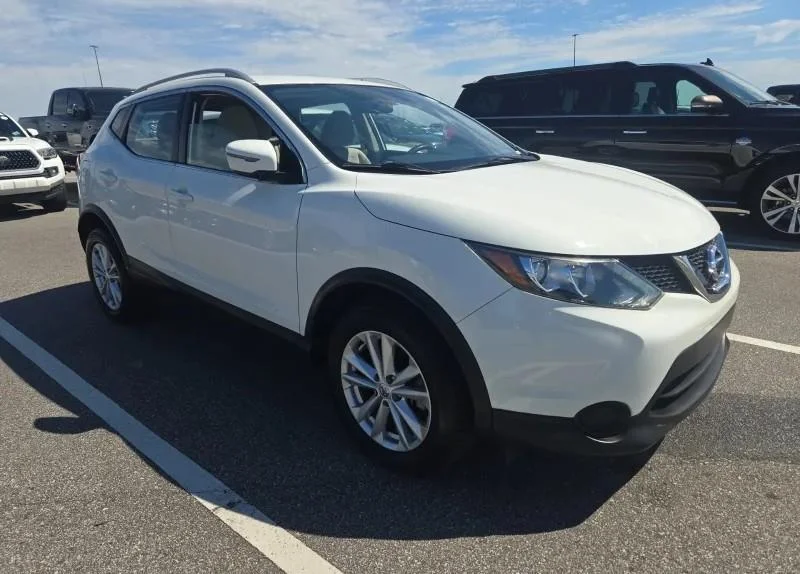 Used 2017 Glacier White Nissan SV image 2