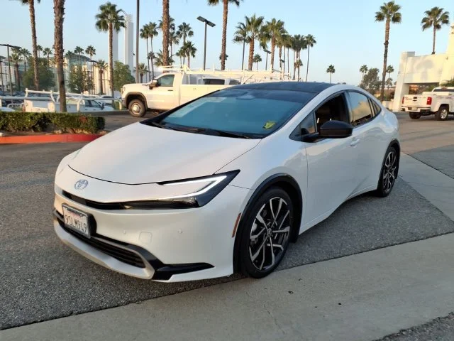 Used 2025 Off-white Toyota XSE image 9