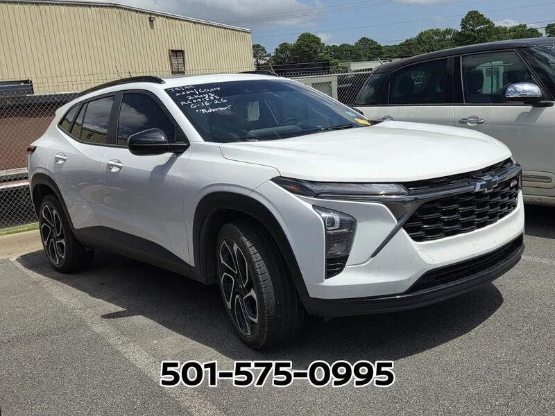 Used 2024 Summit White CHEVROLET 2RS image 3
