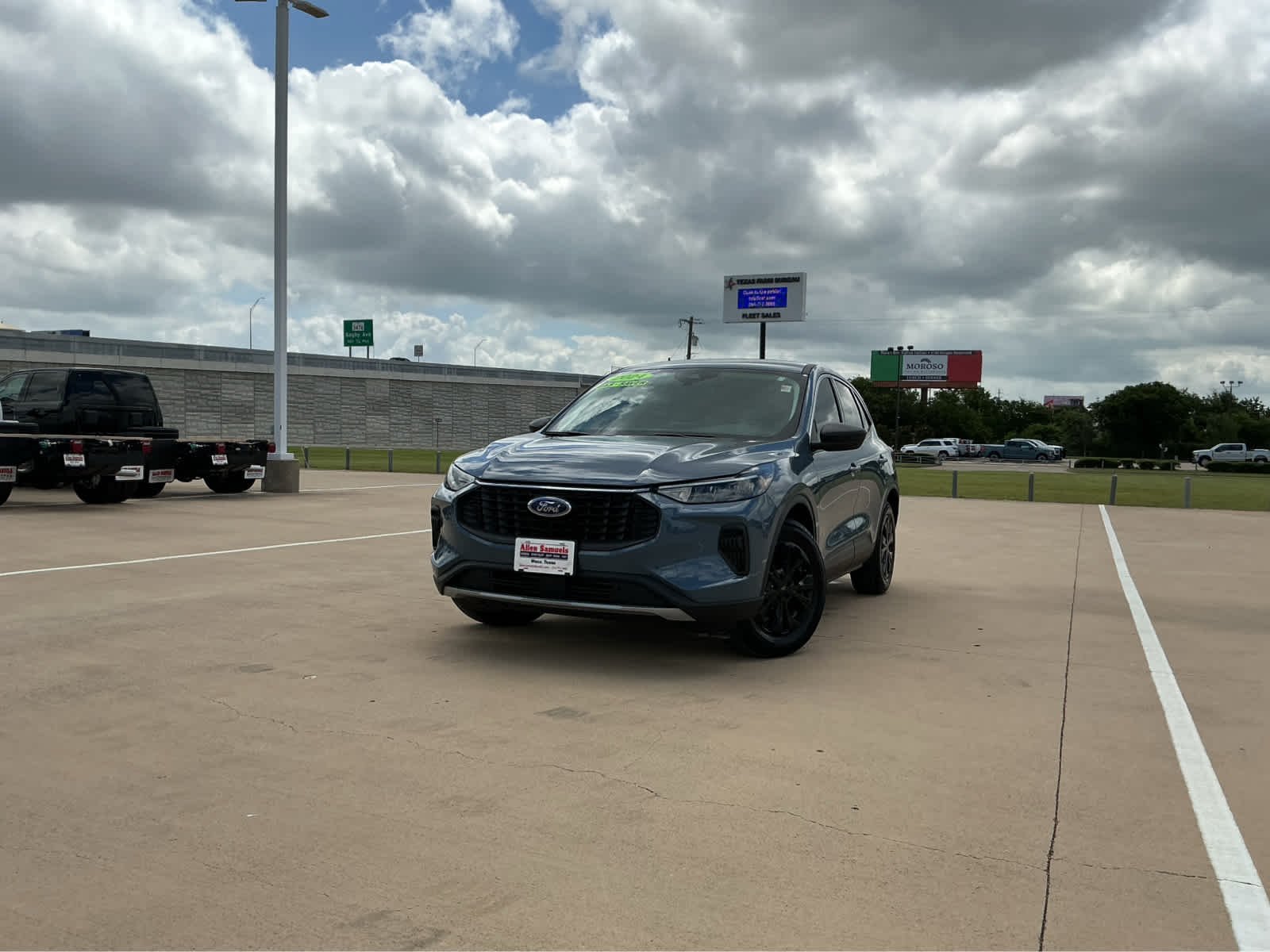 Used 2024 Vapor Blue Metallic Ford Active image 2