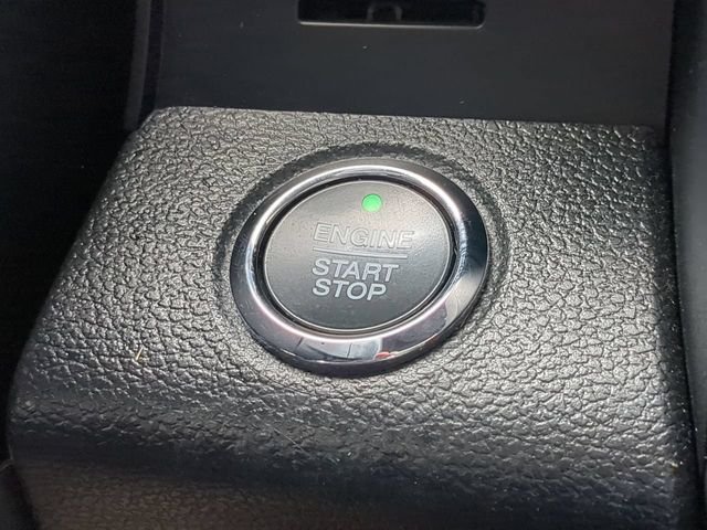 Used 2019 Blue Ford Lariat image 33