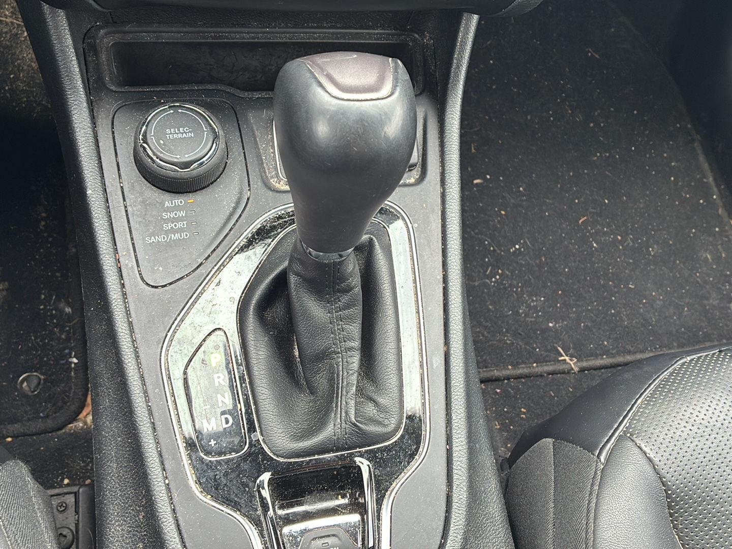 Used 2019 Blue Shade Pearlcoat Jeep Limited image 6