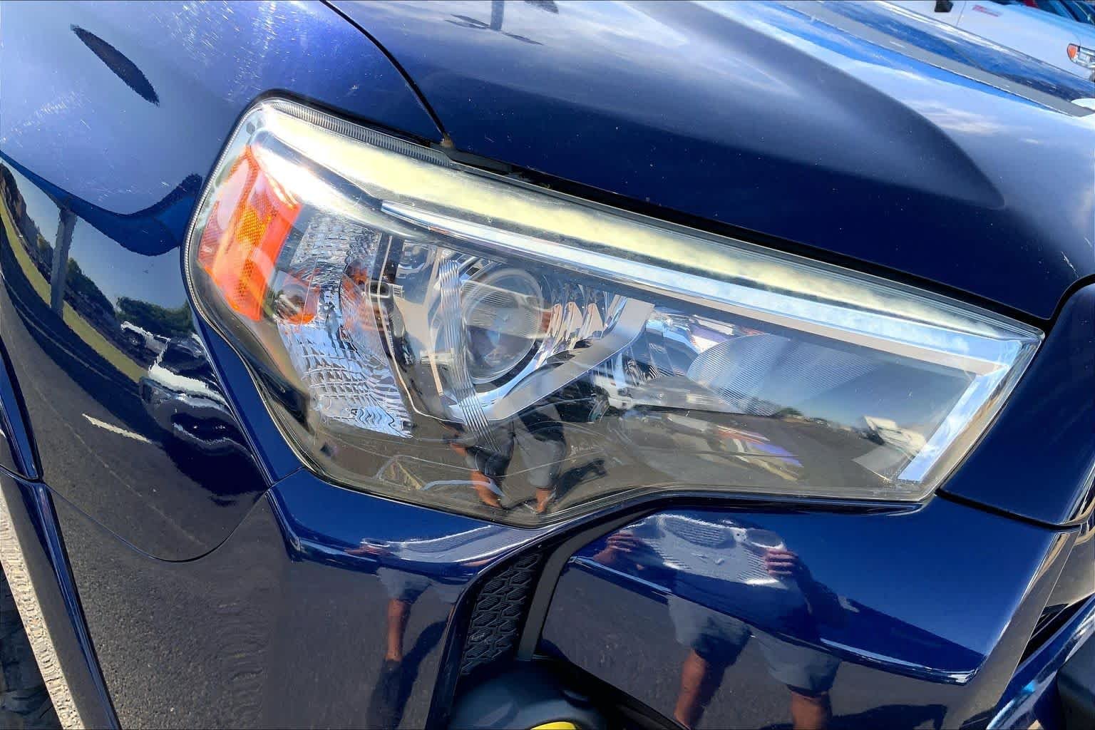 Used 2018 Nautical Blue Metallic Toyota SR5 Premium image 28