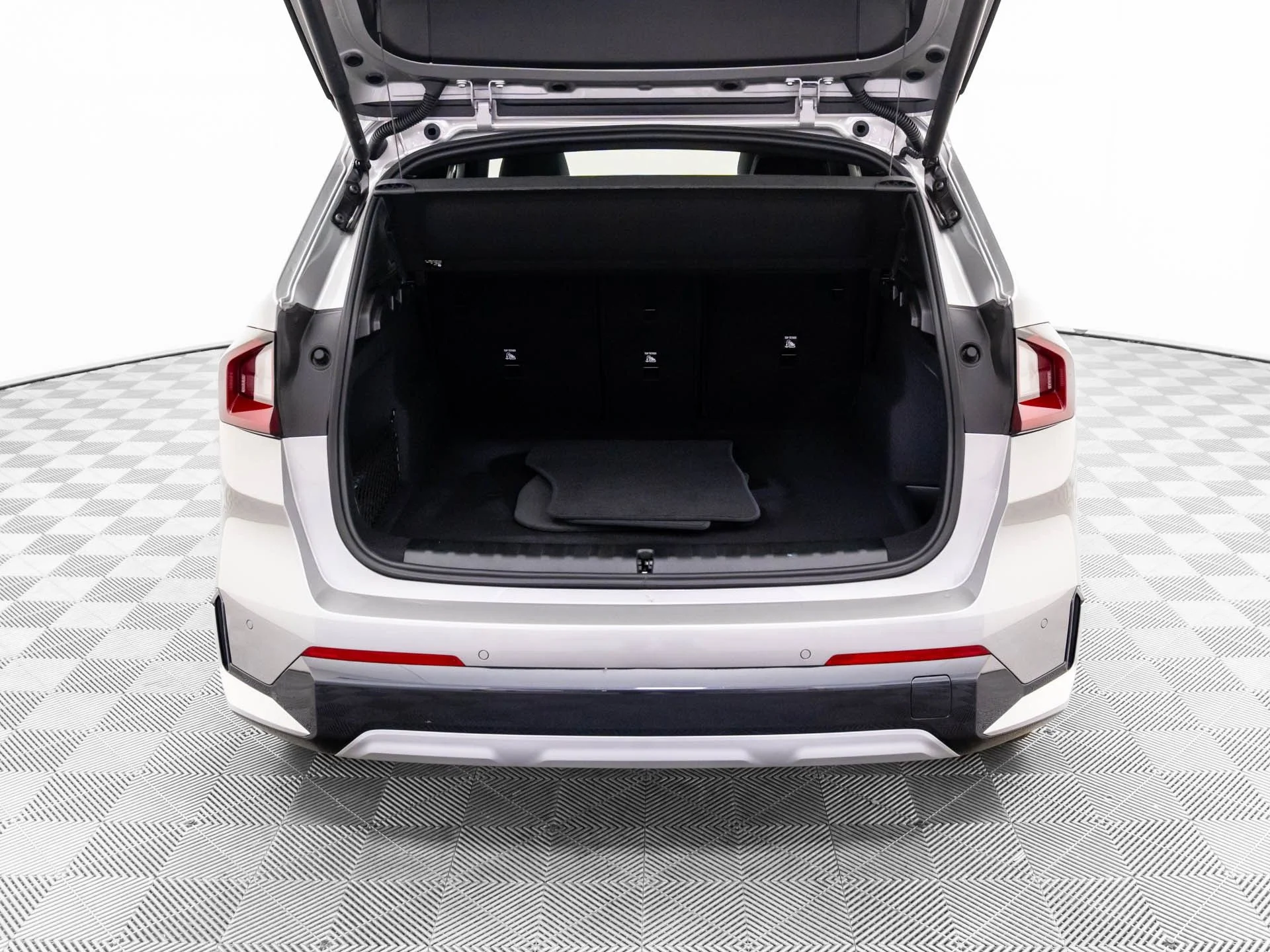 New 2026 Silver BMW xDrive28i image 34